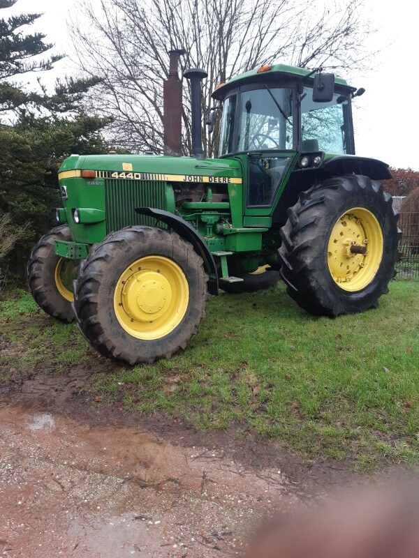 John Deere 4440